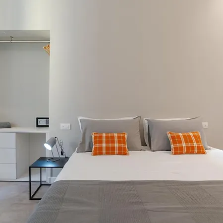 Del Vescovo - By Myhomeincomo Apartment *